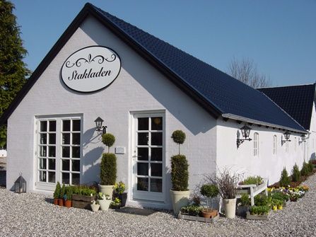 Stakladen v/ Anni Todberg Halsvej 71 9310 Vodskov
tlf. 98293511